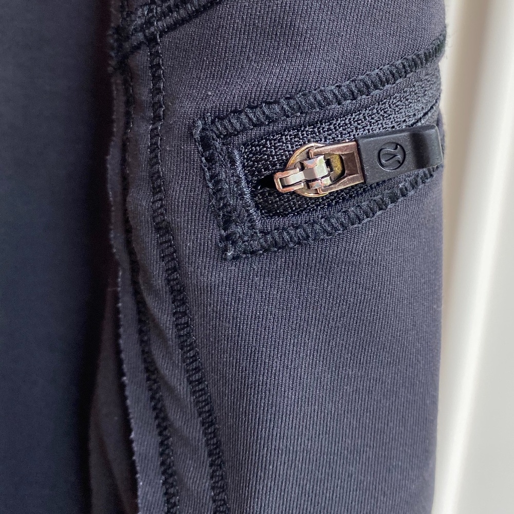 Lululemon Cropped Pants - Size 6 - Picture 4 of 10